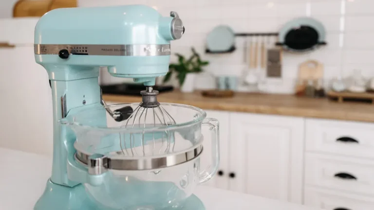 Stand Mixer vs. Hand Mixer: Which One Should You Buy?