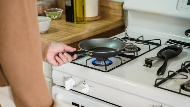 Gas vs. Induction Cooktops: Pros, Cons & Efficiency Comparison