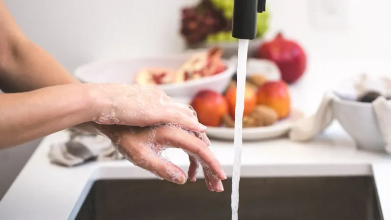 How to Maintain a Clean and Hygienic Kitchen Environment