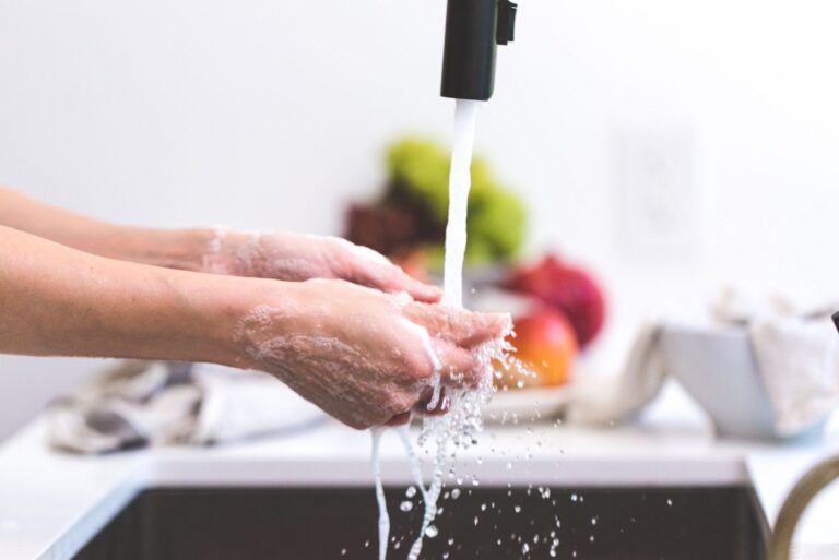 How to Prevent Moisture Damage and Mold Growth in Your Kitchen? Dry Kitchen Habits